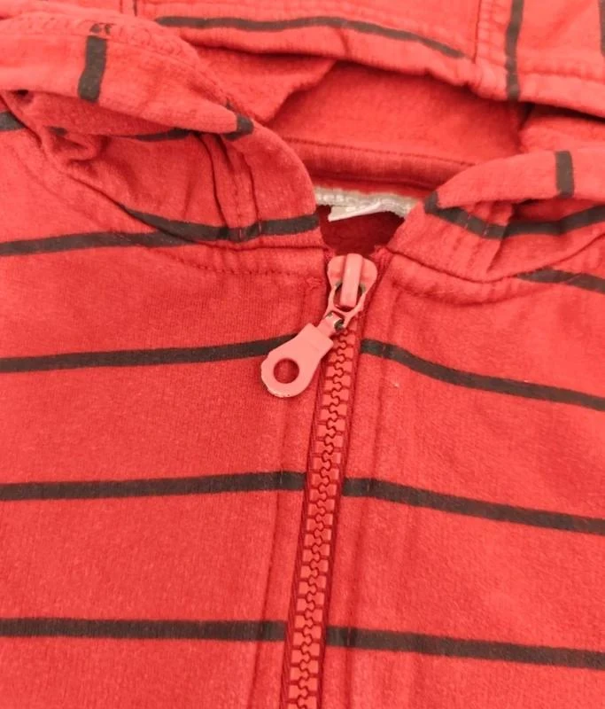 Veste com zíper vermelha listrada 🧵 Tamanho 86 cm 🧵 Les 3 suisses – photo 4